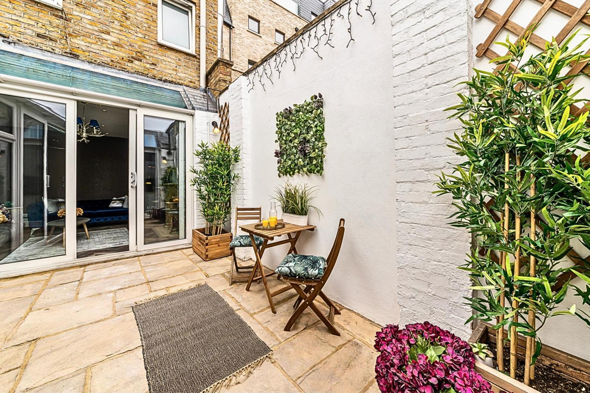 The Secret Kensington Garden Mews-2 Bedroom Full House-2 Train Lines- Spacious-Kings Road- Harrods -Chelsea Stadium-Private Small Patio Лондон Экстерьер фото