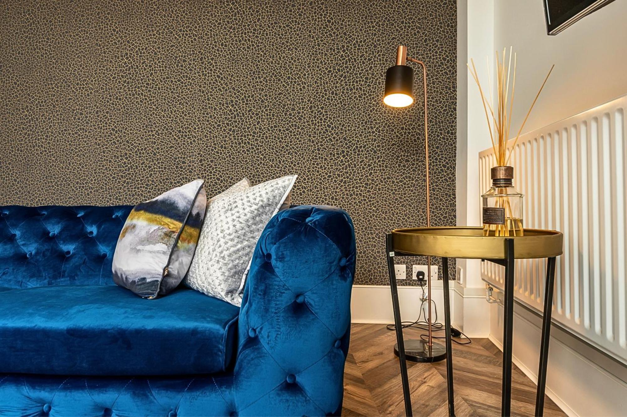 The Secret Kensington Garden Mews-2 Bedroom Full House-2 Train Lines- Spacious-Kings Road- Harrods -Chelsea Stadium-Private Small Patio Лондон Экстерьер фото