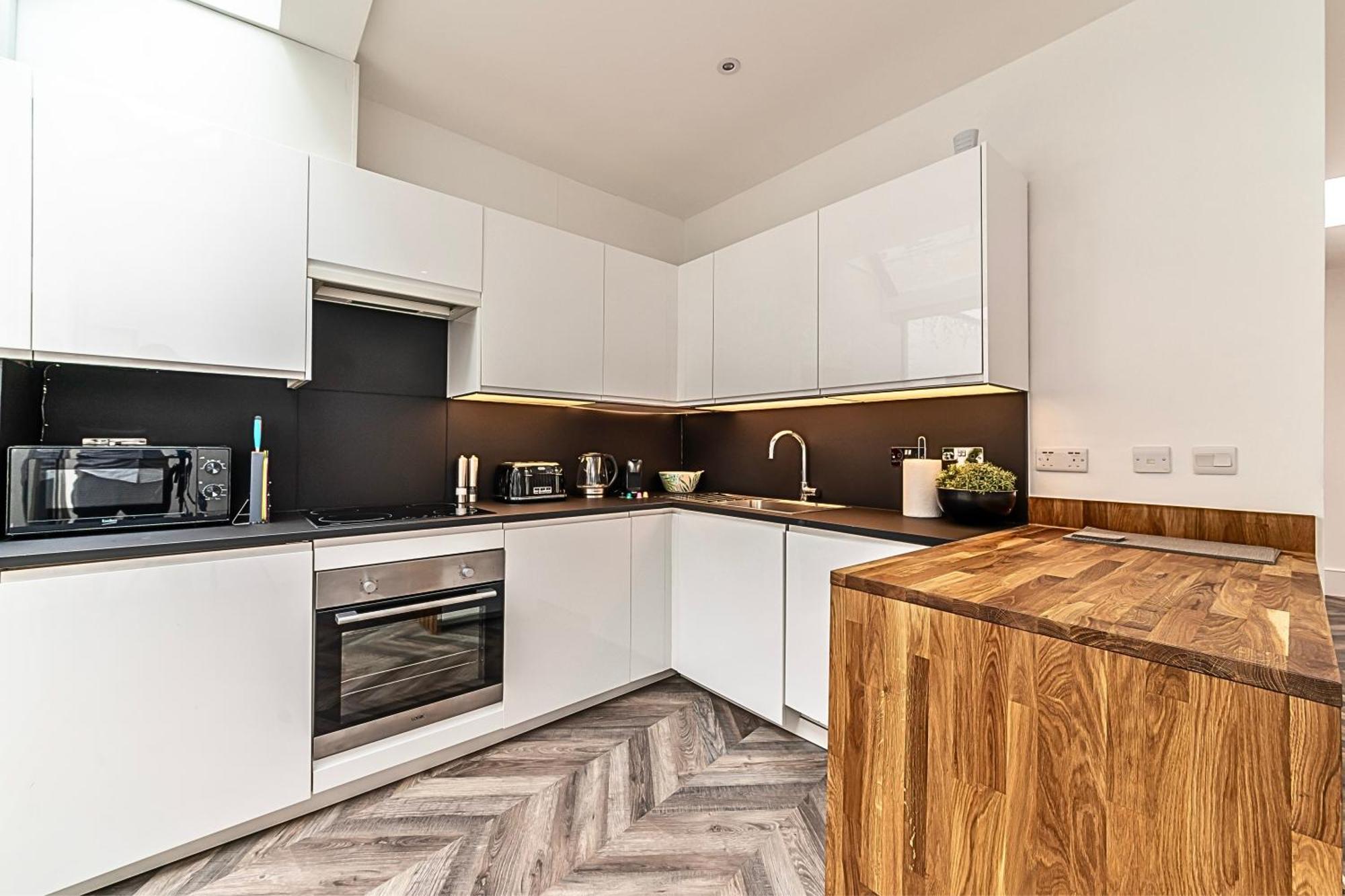 The Secret Kensington Garden Mews-2 Bedroom Full House-2 Train Lines- Spacious-Kings Road- Harrods -Chelsea Stadium-Private Small Patio Лондон Экстерьер фото