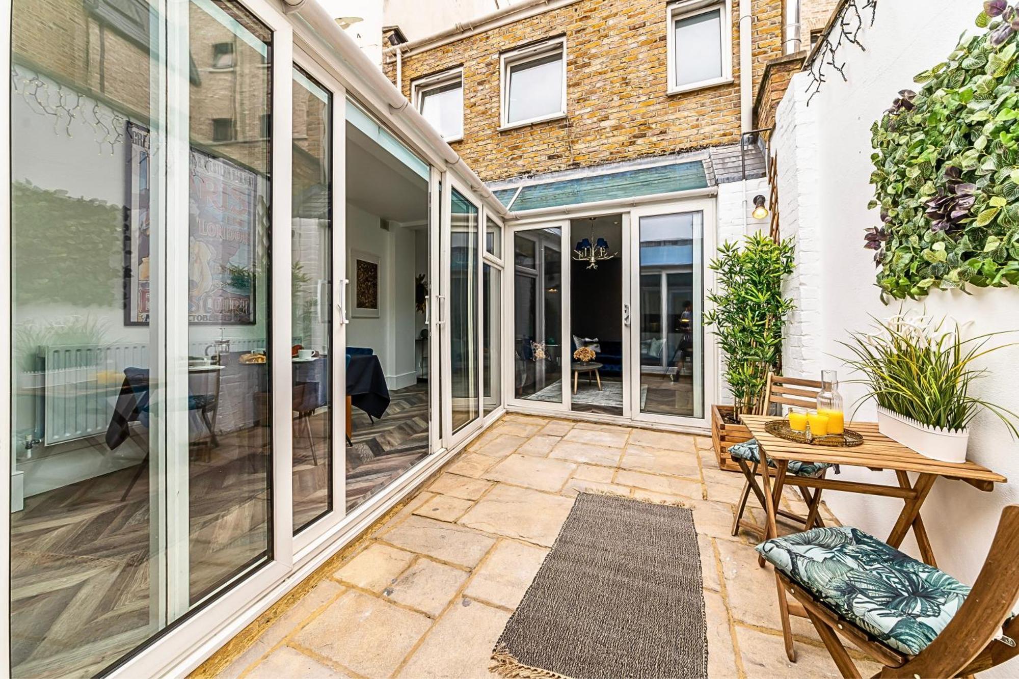 The Secret Kensington Garden Mews-2 Bedroom Full House-2 Train Lines- Spacious-Kings Road- Harrods -Chelsea Stadium-Private Small Patio Лондон Экстерьер фото